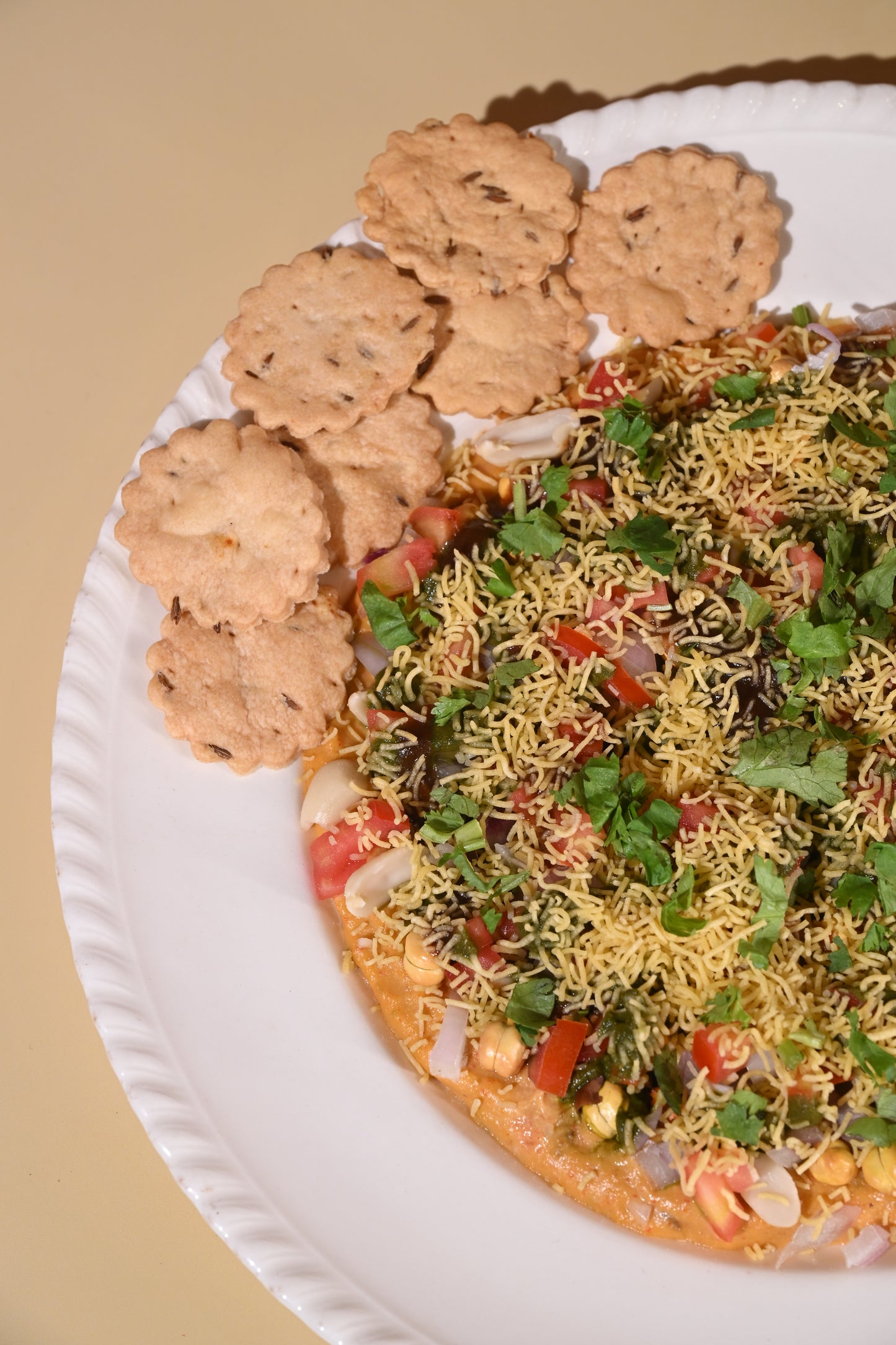 Hummus Chaat with Crackers